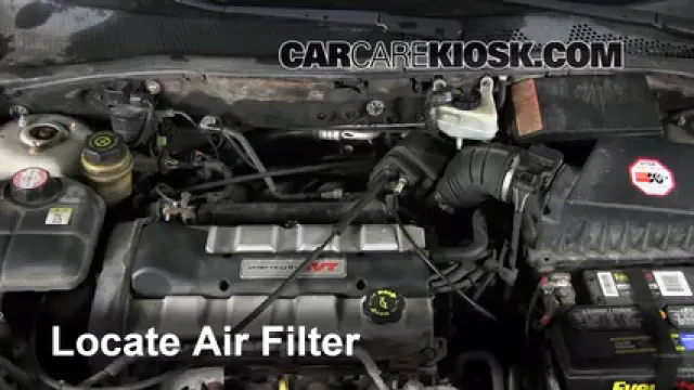 2002 Ford Focus ZX3 2.0L 4 Cyl. Filtre à air (moteur) Changement